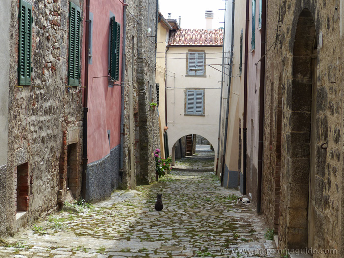 Roccalbegna Italy: a walk through Italian gelato in Tuscany!